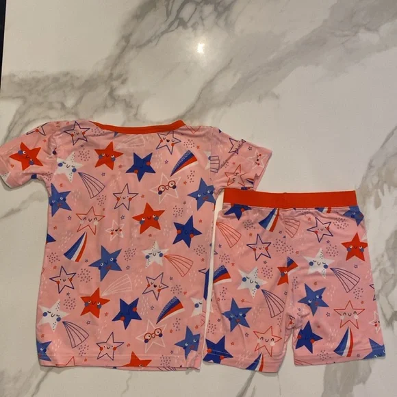 Little Sleepies firecracker short sleeves and shorts size4T - Picture 2 of 3
